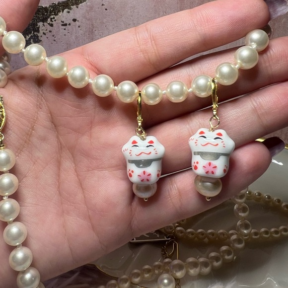 🎎 Handmade LUCKY CAT Maneki-Neko Earrings🎎 - Picture 8 of 10